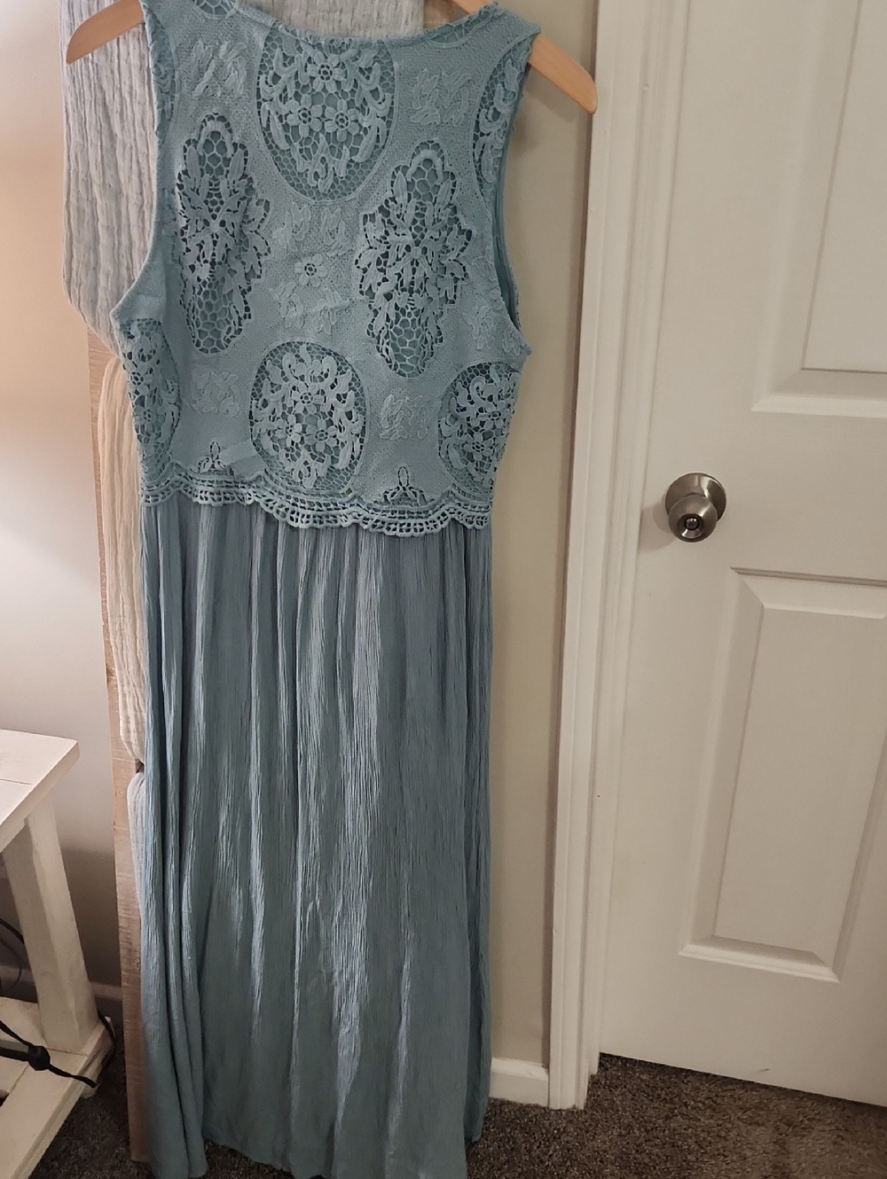 Teal Lace-Top Maxi Dress - Picture 2 of 3